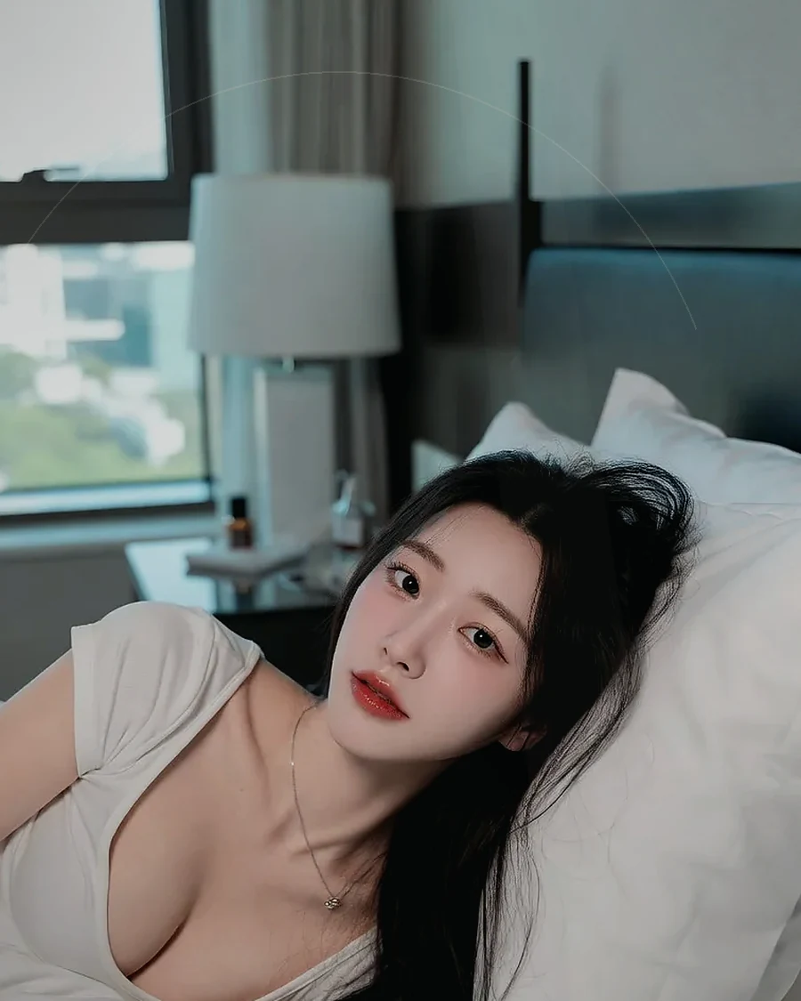경남 거창군 웅양면 · 도시 불빛이 보이는 객실의 인물