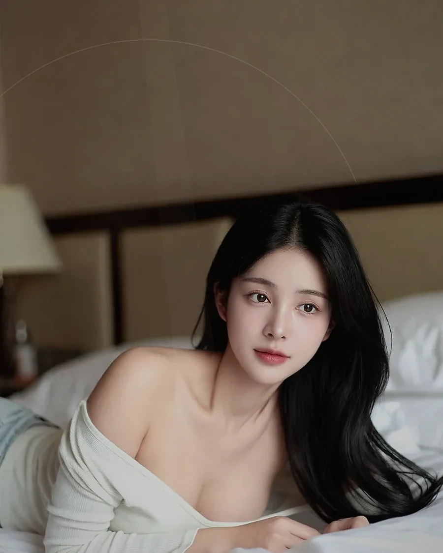 경남 밀양시 하남읍 · 도시 불빛이 보이는 객실의 인물