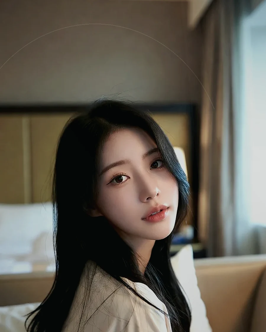 경남 양산시 북부동 · 정돈된 실내에서 쉬는 인물