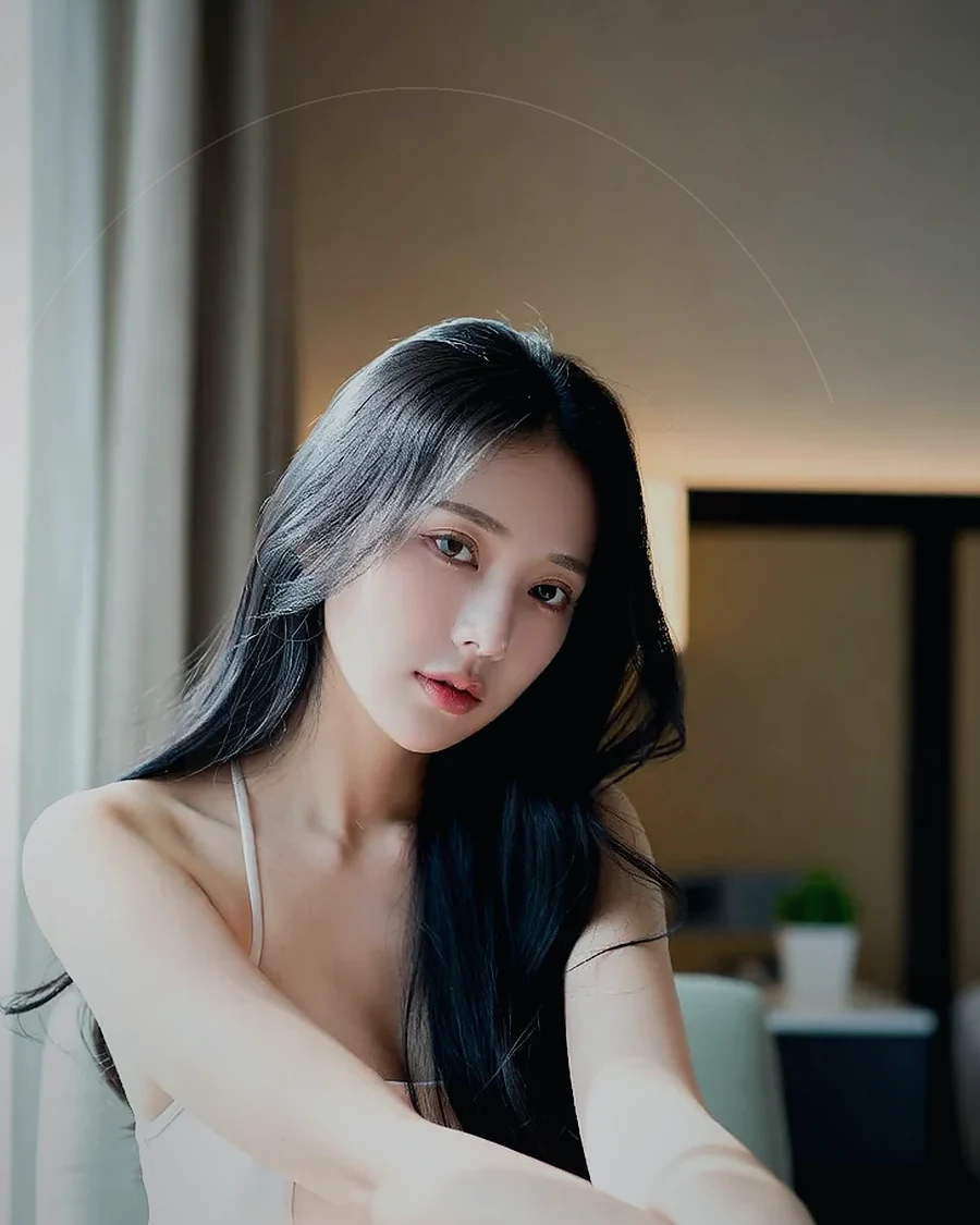 경남 창원시 회원동 · 조용한 객실 침대 옆의 인물